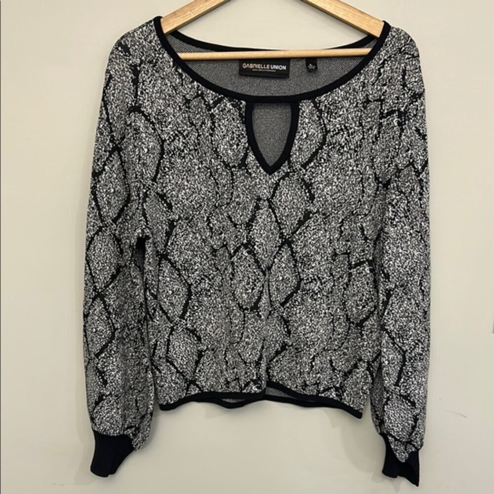 Gabrielle Union Black and White Sweater with some shine size Large
